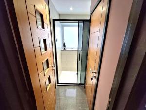 Stylish Escape With Wood-Fired Hot Tub