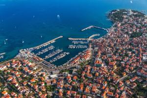 Apartment in Vodice with air conditioning, Wi-Fi, washing machine, dishwasher 4323-5