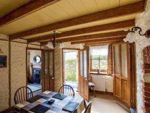 Caroles Cottage - Private Parking, Sea Views, Garden & Close To Harbour & Beach
