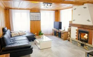 Maison Gruyère avec Cheminée et Vue sur les Alpes - Neirivue