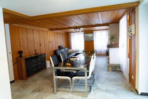 Maison Gruyère avec Cheminée et Vue sur les Alpes