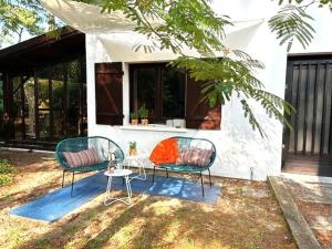 Villa paisible avec piscine chauffée et Wi-Fi - FR-1-736-50