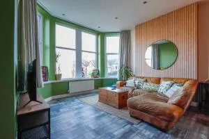 Leah Suite by Koya Homes - 2 Bed, 2 Bath, Pool Table, Sea View, Free Parking - Llancarfan