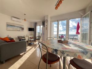 Apartment with a sea view