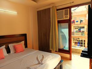 Sapphire Home Stay Near Nizamuddin Railway Station