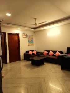 Sapphire Home Stay Near Nizamuddin Railway Station