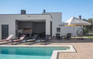 4 Bedroom Nice Home In Kastelir