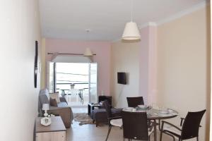 Î’eachfront Apartment, next to center & Old Harbor!