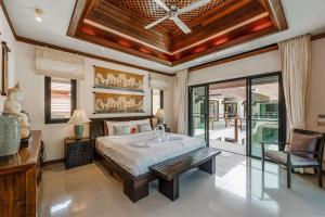 Naiharn 4br Private Pool Villa close to Beach
