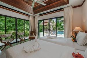 Naiharn 4br Private Pool Villa close to Beach