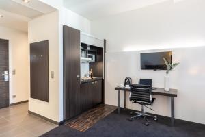 Premium Queen Room with Kitchenette room in Select Hotel Berlin The Wall