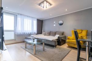 Park Śląski 18th Floor Apartment by BookingHost