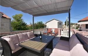 2 Bedroom Awesome Apartment In Privlaka