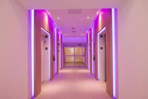 Amazing 2 BR 30th Floor Downtown Free Parking