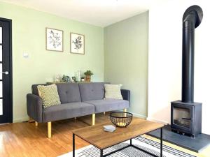 Shrewsbury 3BR Chic Retreat - Business Ready, Leisure Perfect by Parydise