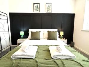 Shrewsbury 3BR Chic Retreat - Business Ready, Leisure Perfect by Parydise