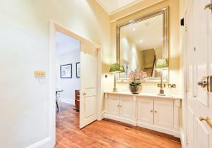 Argyl - Evelyn Gardens Bright 2 Bed in South Kensington