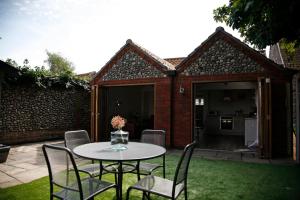 Satara Cottage, coastal village Weybourne, near Holt