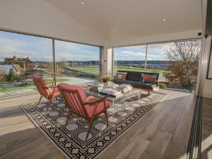 1 Little Broomcroft