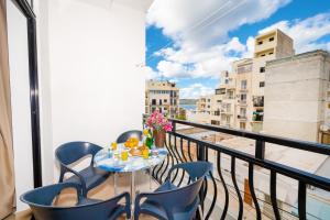 Seashells Apartments with terrace, just off the seafront in Bugibba - by Getawaysmalta