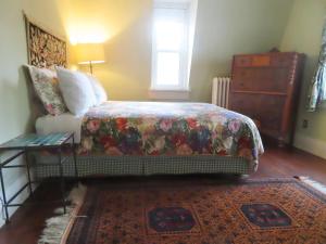 Double Room with Shared Bathroom room in Morning Glory B&B