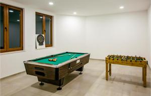 Nice Home In Donji Prolozac With Wifi 