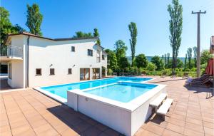 Nice Home In Donji Prolozac With Wifi