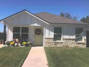 Baylor and Magnolia House - Lorena