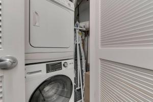 Charming 2BD1BA in Hip Area - Near Metro