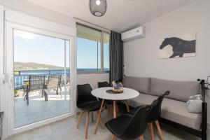 Mikelanna Aegean Skyline