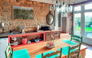 Maisons de vacances Lovely Home In Les Loges-Marchis : photos des chambres