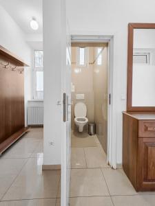 Spacious 3-Bedroom Retreat with Balcony for 8 Near Millennium Tower