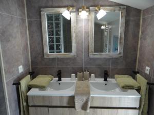 B&B / Chambres d'hotes Mas Val-Chenaie Gordes : photos des chambres