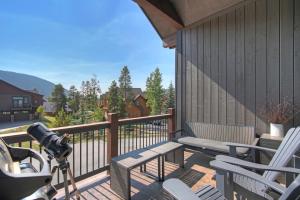 Luxury Home - Sleeps 10 - Fireplace & Mountain View condo