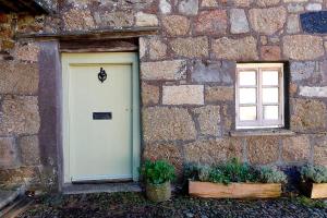 Drewe Arms Bunk Rooms & Church Cottage