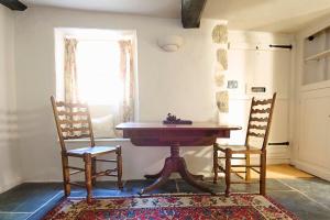 Drewe Arms Bunk Rooms & Church Cottage