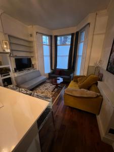 Stunning Holland Park 2 BR - sleeps 6