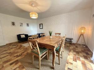 Appartements Appartement spacieux dans maison bourgeoise avec grande terrasse et jardin privatif ombrage, a 10 min a pied du centre-ville : photos des chambres