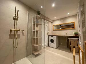 Appartement spacieux dans maison bourgeoise avec grande terrasse et jardin privatif ombragé, à 10 min à pied du centre-ville