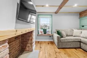 Tilly's Cosy Cottage Retreats - Castle Cottage - Ferrensby