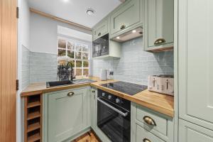 Tillys Cosy Cottage Retreats - Castle Cottage