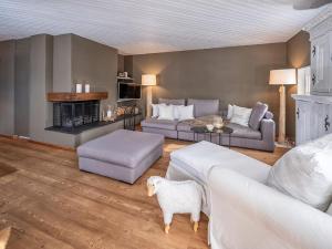 Apartment Schweizerhof 221 by Interhome