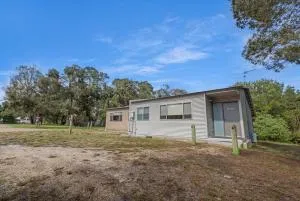 Stormbird - Waterfront Retreat - Letts Beach