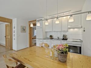 Apartment Nr-68 Haus Ladina by Interhome