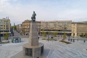 Spacious Apartment in the center of Łódź by Noclegi Renters