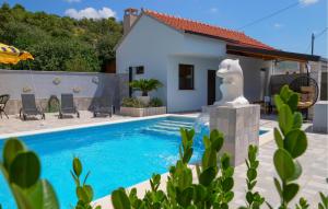 3 Bedroom Amazing Home In Vinovac 