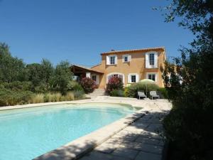 Maisons de vacances Belle villa provencale piscine terrain : photos des chambres
