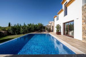 Villa Mit Pool Und Großem Garten