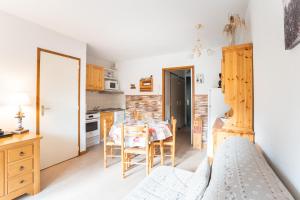 Appartements La Joue du Loup, appartement pour 4 avec terrasse : photos des chambres