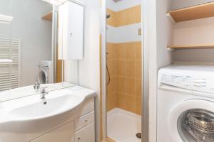 Appartements La Joue du Loup, appartement pour 4 avec terrasse : photos des chambres